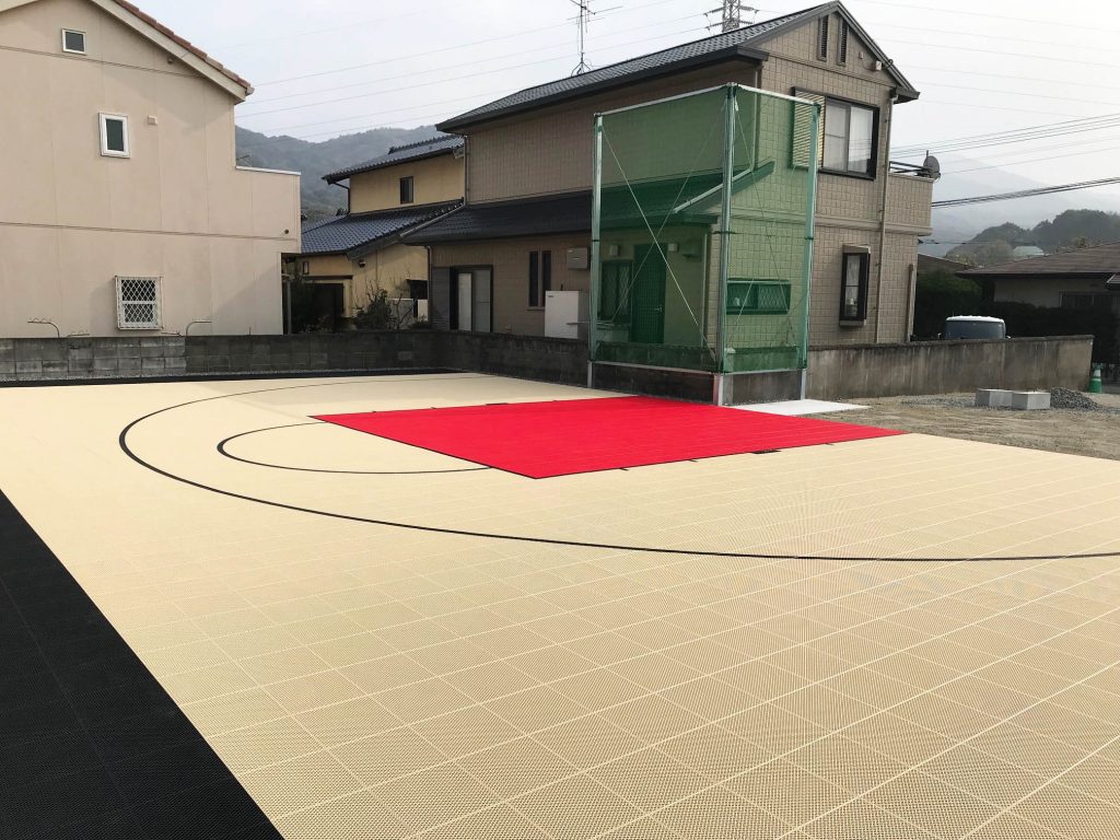 お庭にバスケットコート 住宅エクステリアの床工事プラン 日本スポーツコート